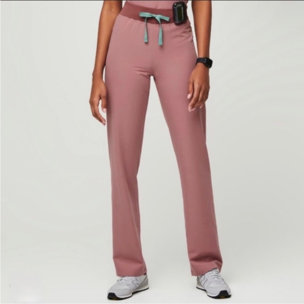 Figs scrubs Livingston pants in Mauve size SMALL TALL
